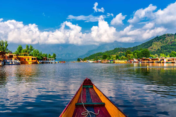 Kashmir Scenic Splendor Tour Package – 6 N / 7 D