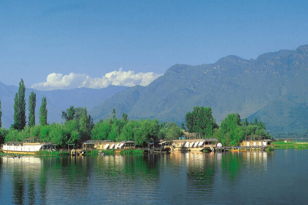 Kashmir Scenic Splendor Tour Package – 6 N / 7 D