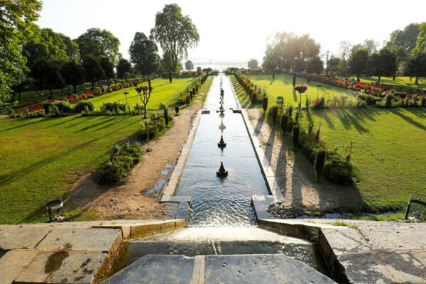 Kashmir Scenic Splendor Tour Package – 6 N / 7 D